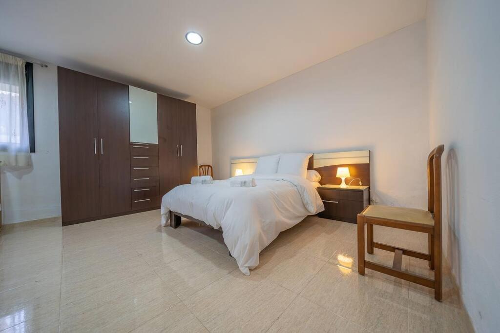 Villa Aurore, 12 Persons, Large Salt-water Pool, Air Conditioning Lloret de Mar